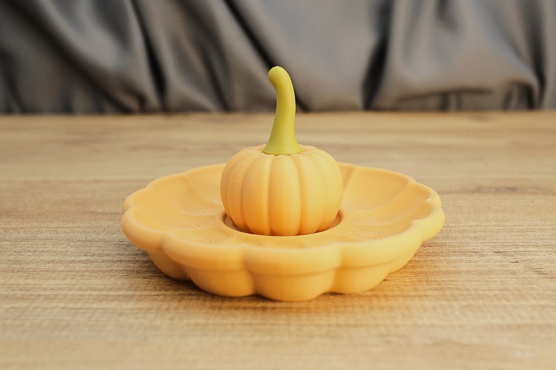 Halloween pumpkin ring holder for women