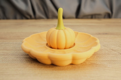 Pumpkin jewellery organizer with green stem